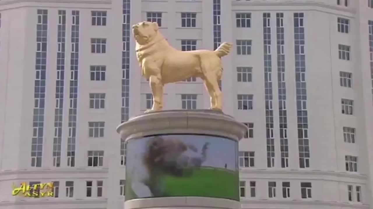 El presidente de Turkmenistán inaugura una escultura en oro de su perro | Animales y CIA | EL PAÍS