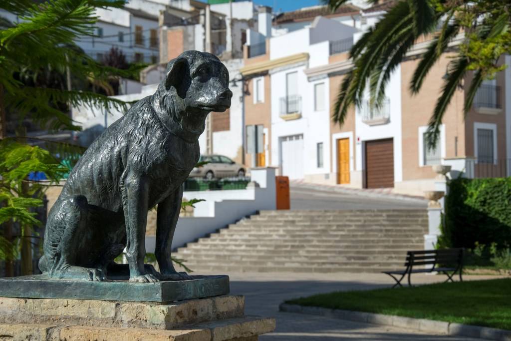 Estatua homenaje a "Moro" Perro de los Entierros